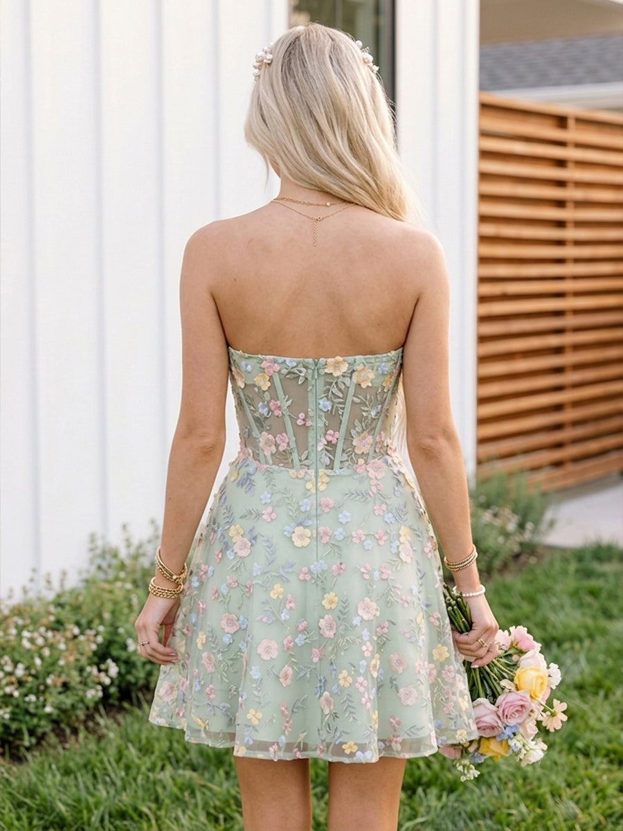 Lace Appliques A Line Strapless Corset Ruched Homecoming Dresses