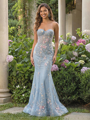Lace Appliques Sweetheart Strapless Tulle Pleated Prom Dresses