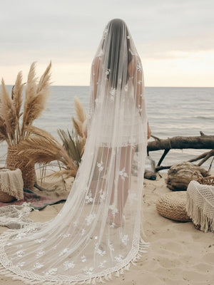 Laces A Line Strapless Short Wedding Dresses